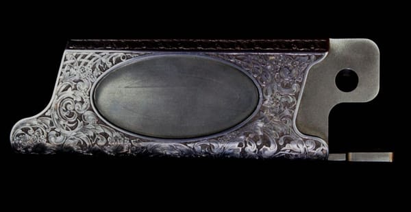 Seitenplatte mit Akanthusornament und glattem ovalem Feld für ein Medaillon