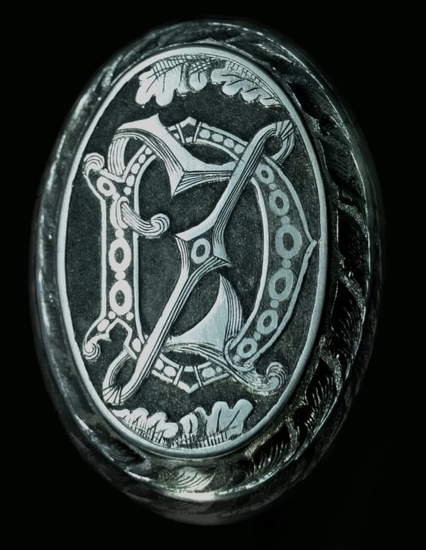 Griffkappe mit graviertem Ziermonogramm
