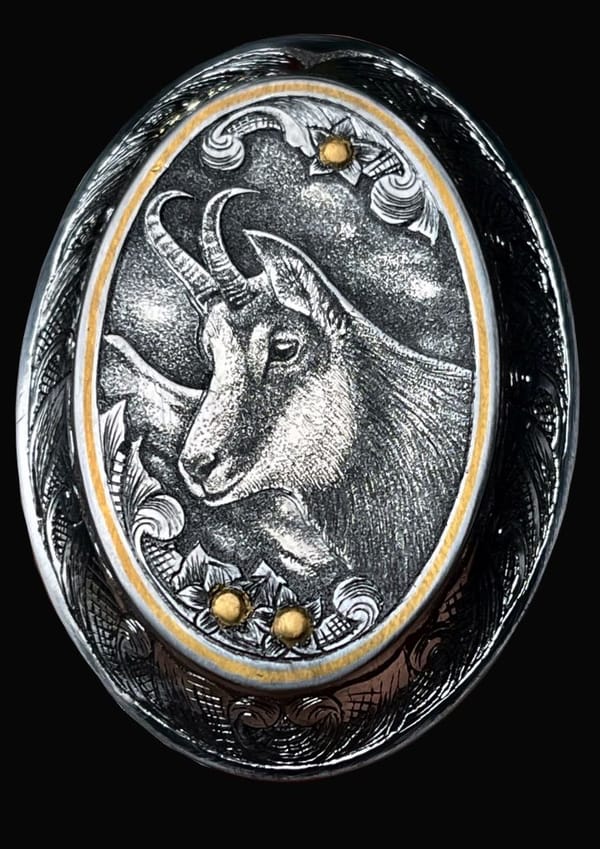 Griffkappe mit gravierter Gämse und Goldeinlagen