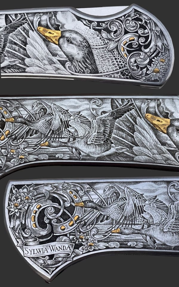 Gravierte Griffschalen eines Messers mit Stahlgriff: Gänse, Ornament und Goldeinlagen