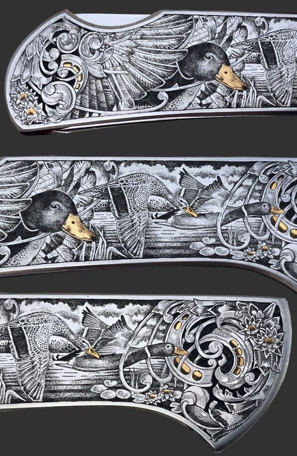 Gravierte Griffschalen eines Messers mit Stahlgriff: Enten, Ornament und Goldeinlagen
