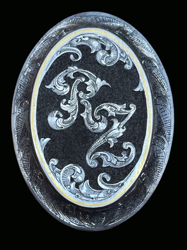 Griffkappe mit graviertem Ziermonogramm