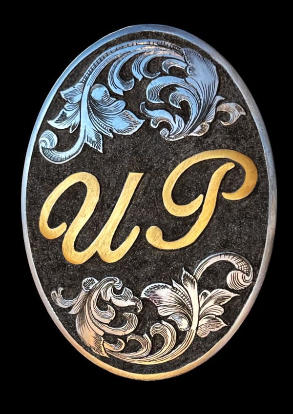 Griffkappe mit goldenen Initialen UP und Akanthusornament